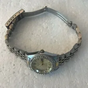 Vintage Cheryl Tiegs women’s diamond watch new battery gold silver tone band Cheryl Tiegs | Accessories | Vintage Cheryl Tiegs Womens  main image 4